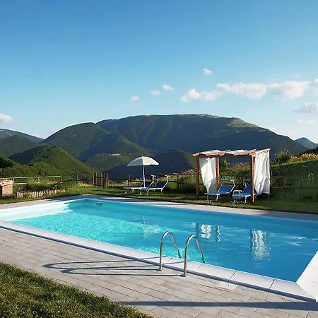 Дом отдыха Tranquil Farmhouse In With Swimming Pool Кальи